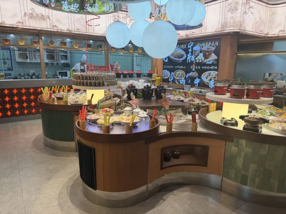 Open kitchen and displays inside Tedidao Local Dish